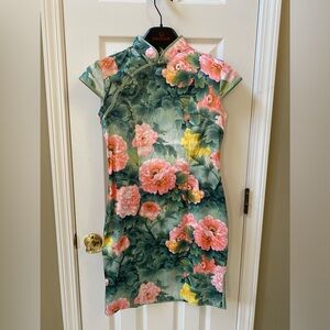 Chinese   lady’s floral Dress size S NWT